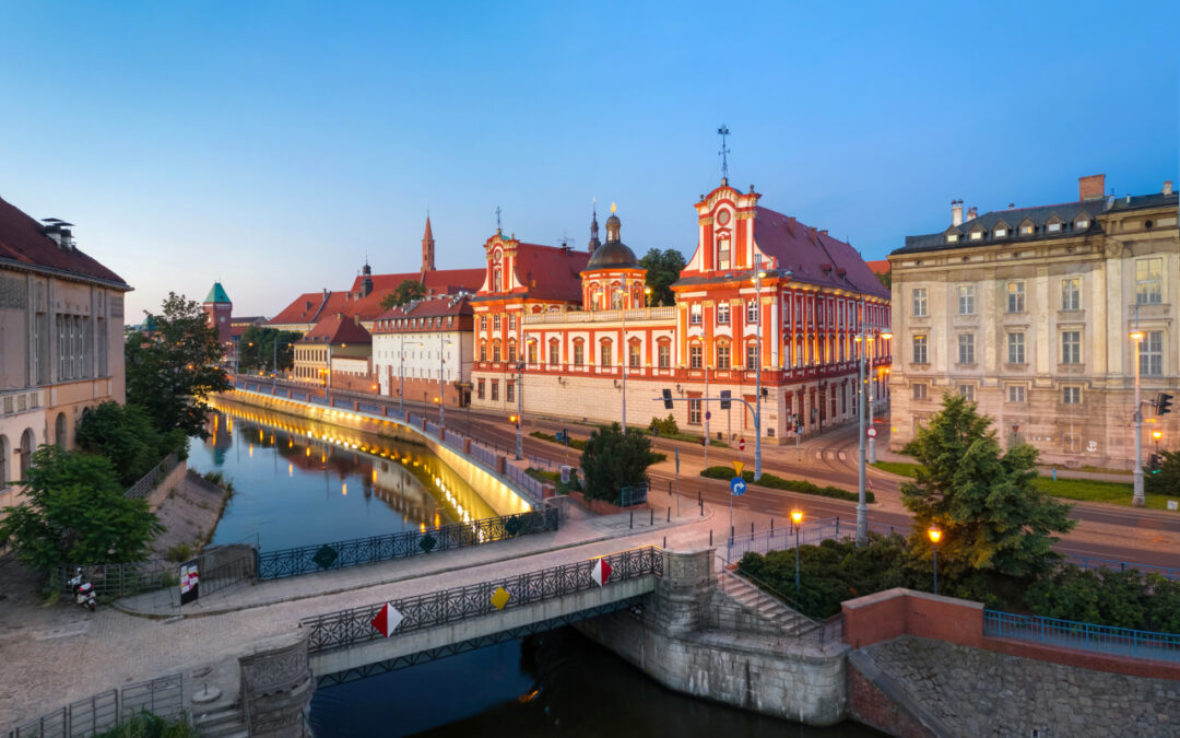 Hotele Historyczne w Polsce: Podróż w Czasie przez Zamki i Pałace